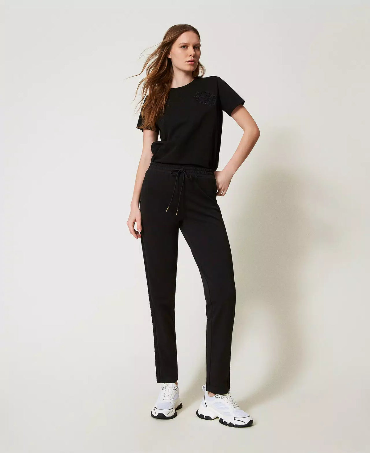 Pantaloni a sigaretta con ricamo
