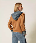 Felpa in tessuto scuba e jeans | TWINSET - PMC Portici

Felpa in tessuto scuba e jeans | TWINSET - PMC Portici

