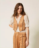Gilet scamosciato con ricamo