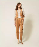 Pantaloni scamosciati con ricamo
