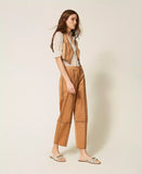 Pantaloni scamosciati con ricamo