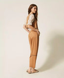 Pantaloni scamosciati con ricamo