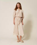 Pantaloni cropped in mussola con macramè | TWINSET - PMC Portici

