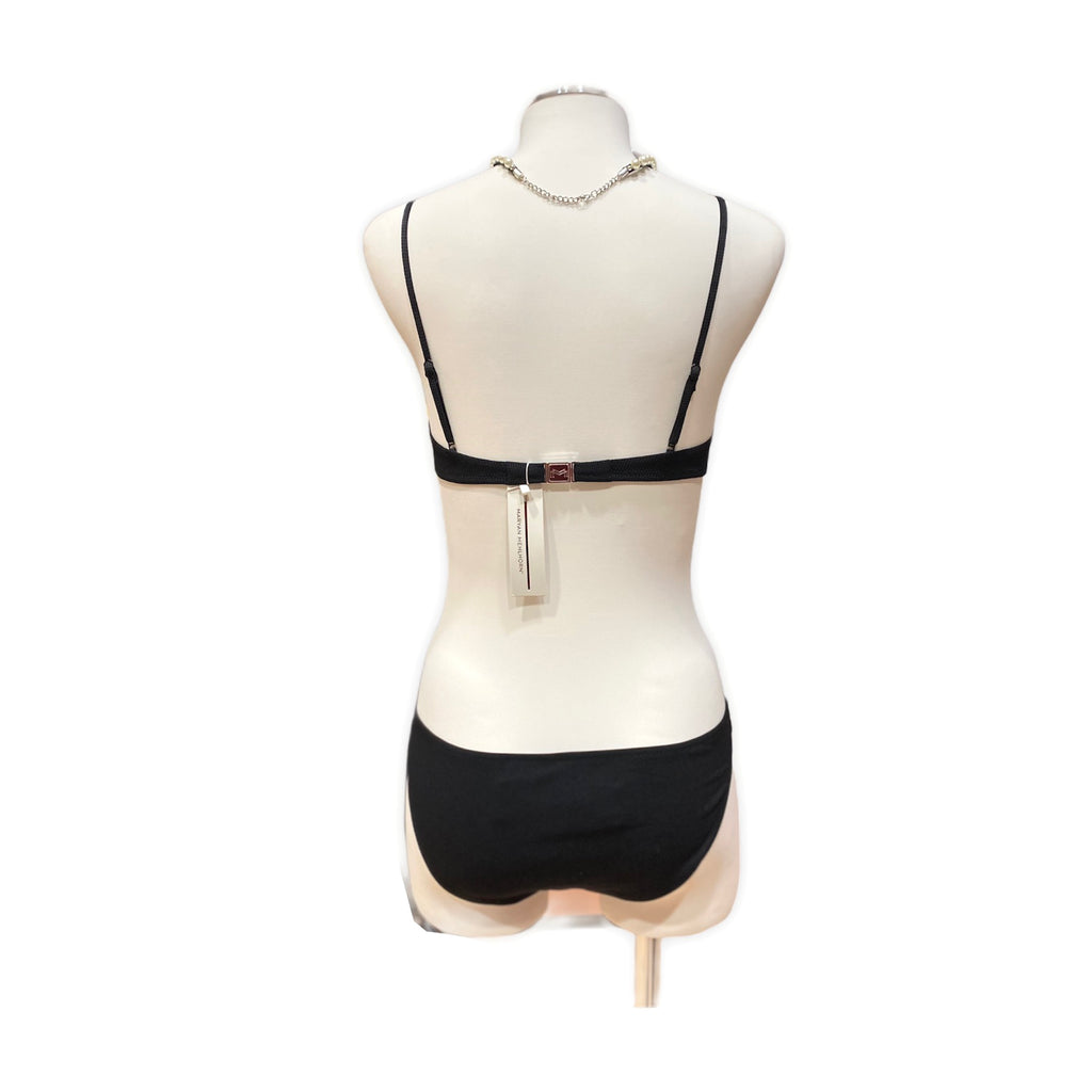 Bikini a Triangolo Rigido con Collana di Perle di Maryan Mehlhorn
