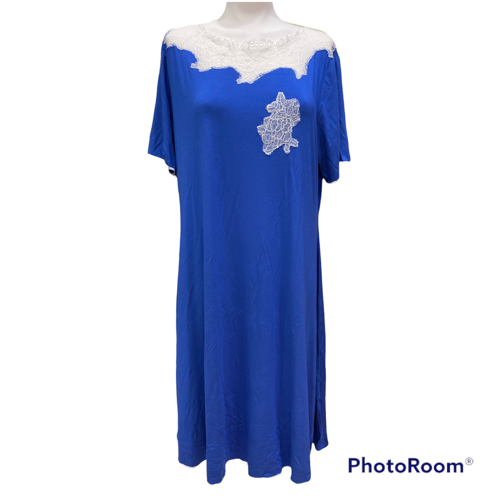 Camicia da notte con pizzo di Chiara Fiorini