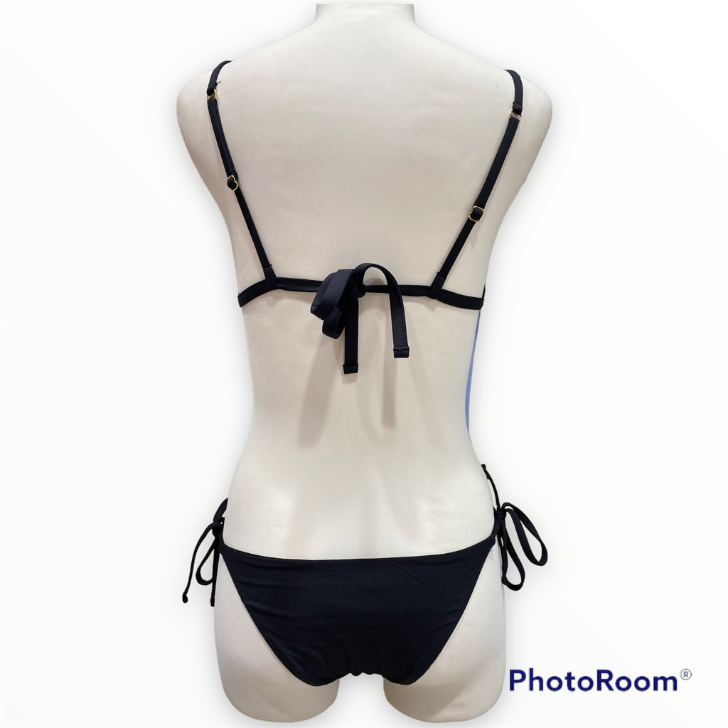 Bikini a triangolo in sangallo di Olivia White