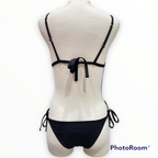 Bikini a triangolo in sangallo di Olivia White