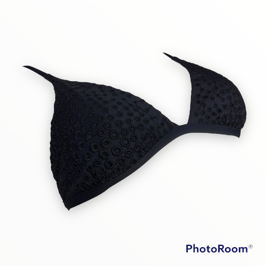 Bikini a triangolo in sangallo di Olivia White